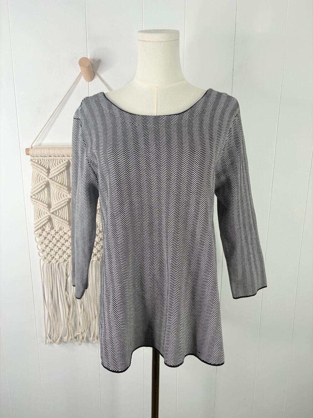 Frnch Herringbone Swing Top Medium Large Black White 3/4 Sleeve Minimalist